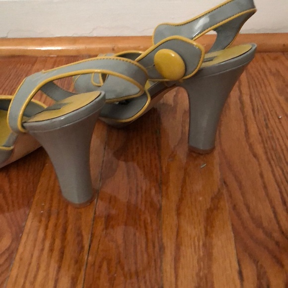 Gray and yellow Chinese Laundry heels - Picture 2 of 3
